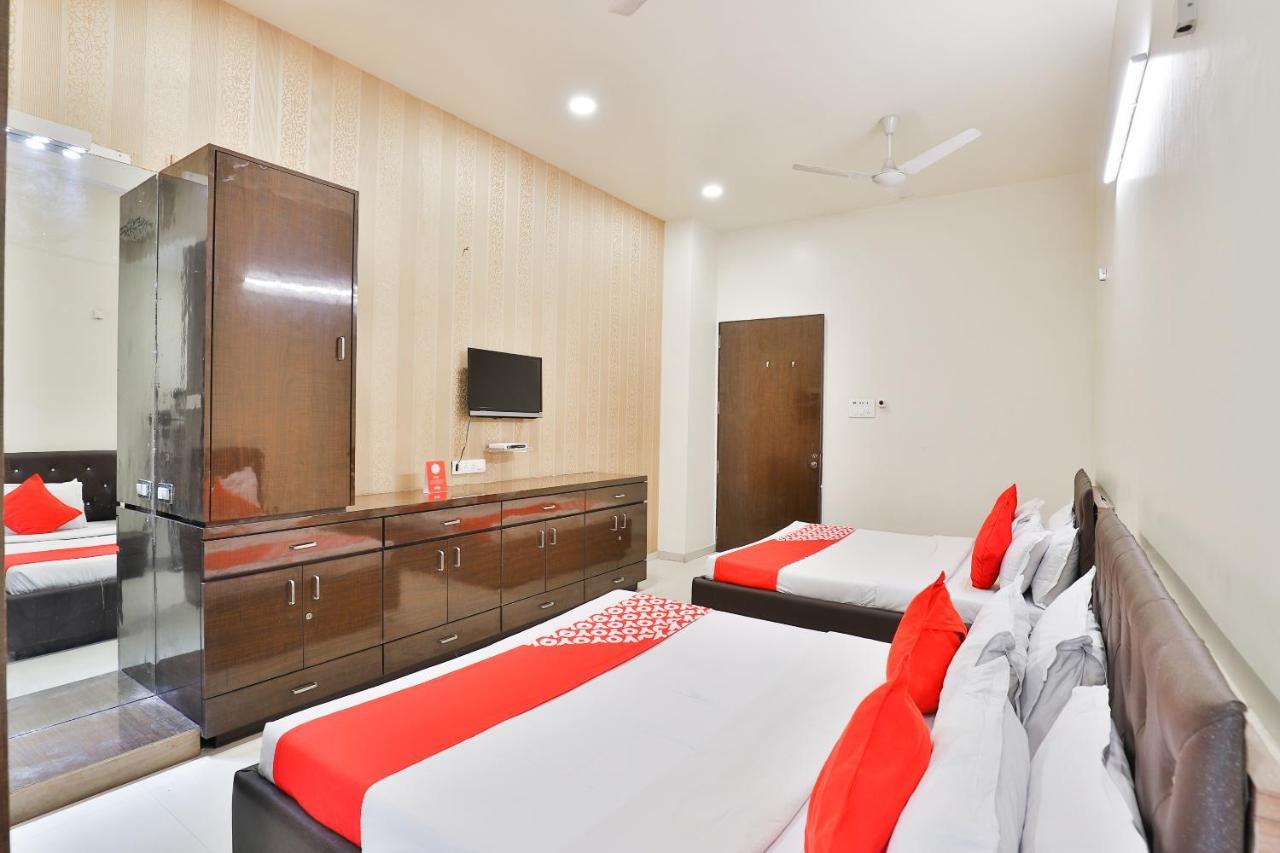 Oyo 17263 Marigold Banquets And Rooms Surat Exterior photo