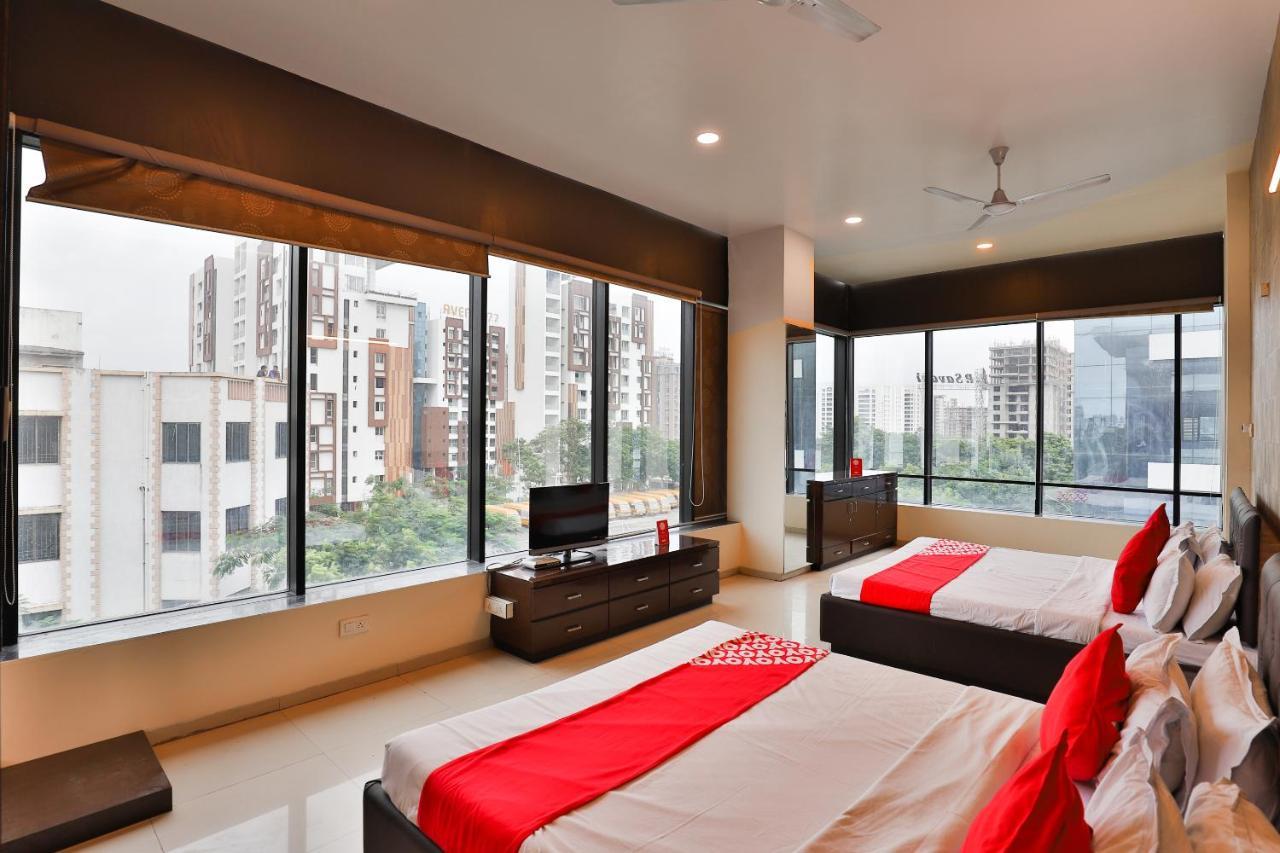Oyo 17263 Marigold Banquets And Rooms Surat Exterior photo